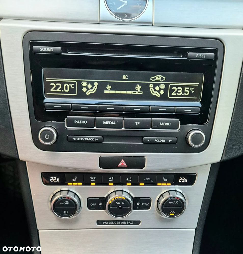 Volkswagen Passat 2.0 TDI Comfortline - 12