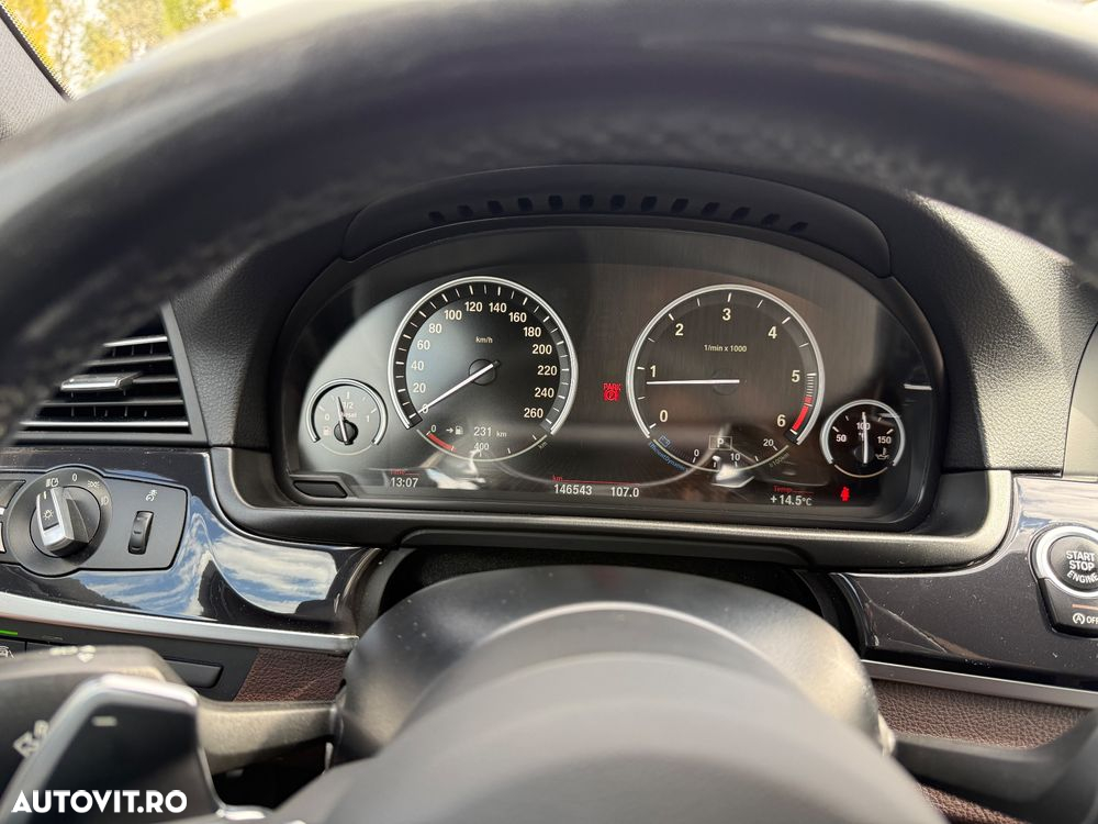 BMW Seria 5 525d xDrive AT - 17