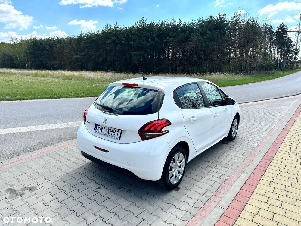 Peugeot 208 - 5