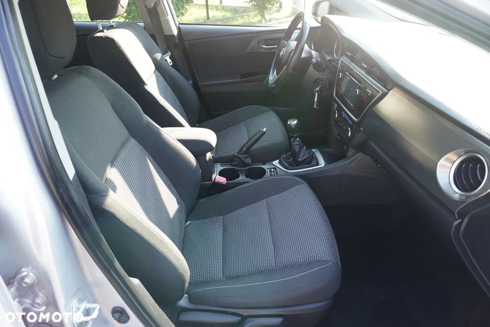 Toyota Auris 1.6 Executive - 19