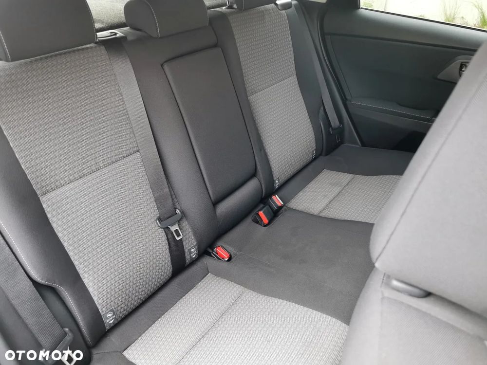 Toyota Auris - 12