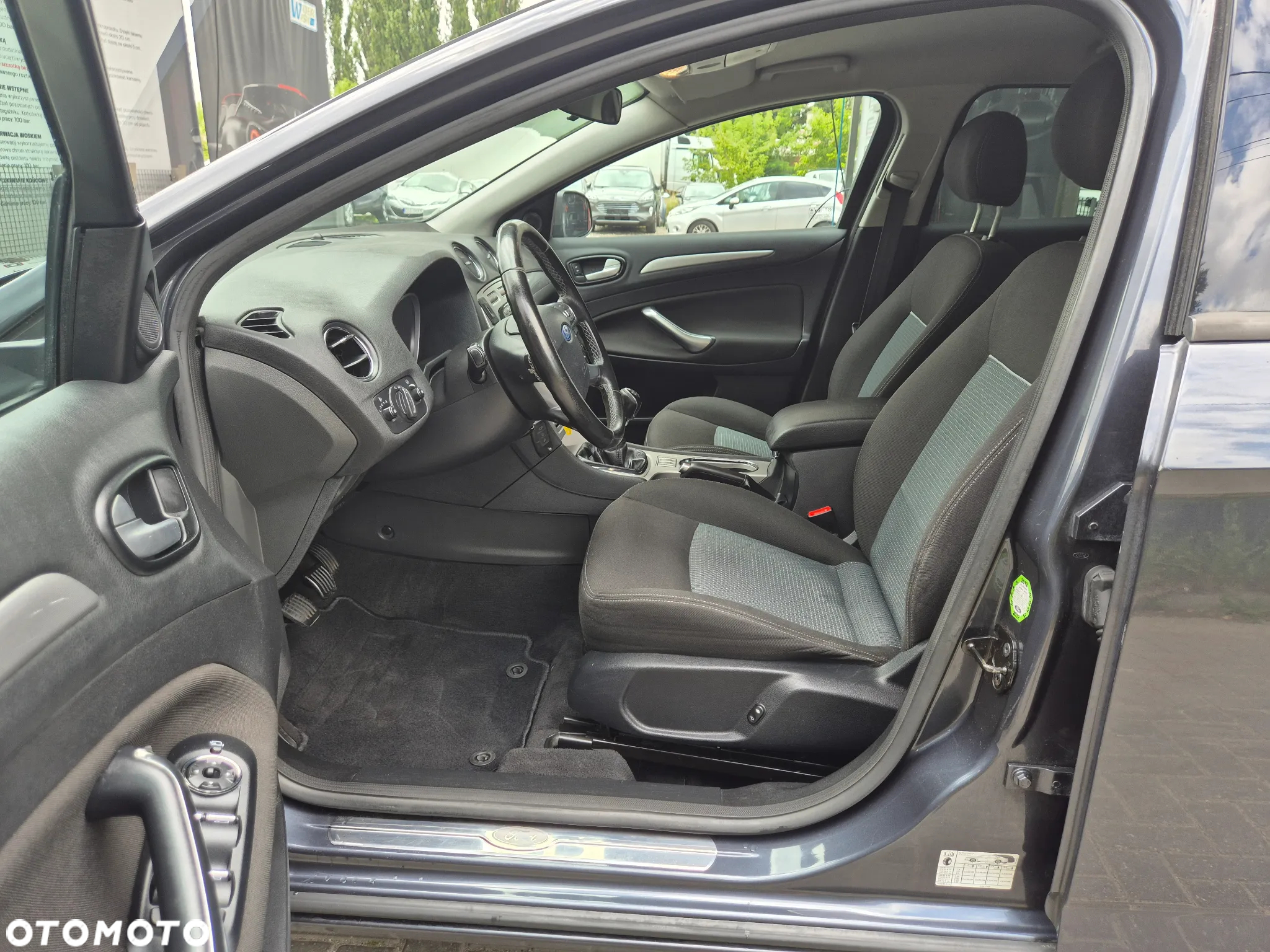 Ford Mondeo 2.0 TDCi Ambiente - 24