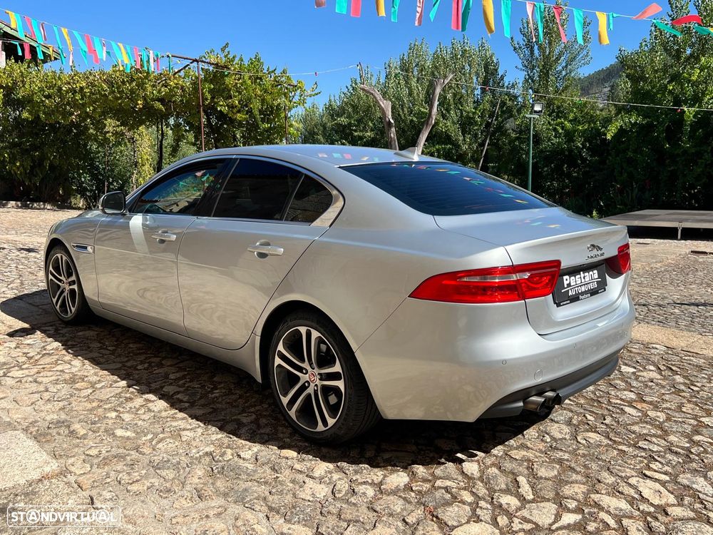 Jaguar XE 20d Aut. Portfolio - 11