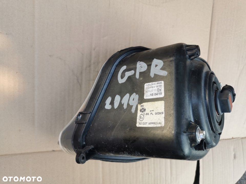REFLEKTOR LAMPA prawa przód DERBI GPR 50/125 - 2