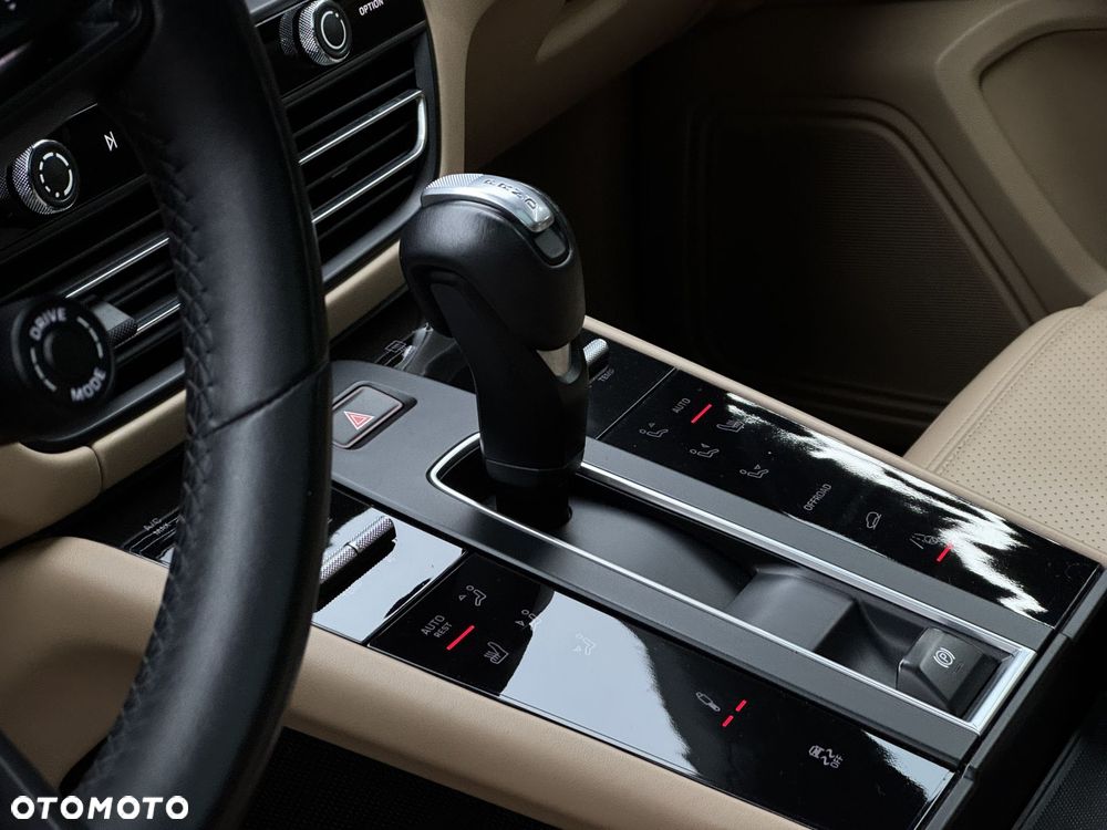 Porsche Macan T - 11