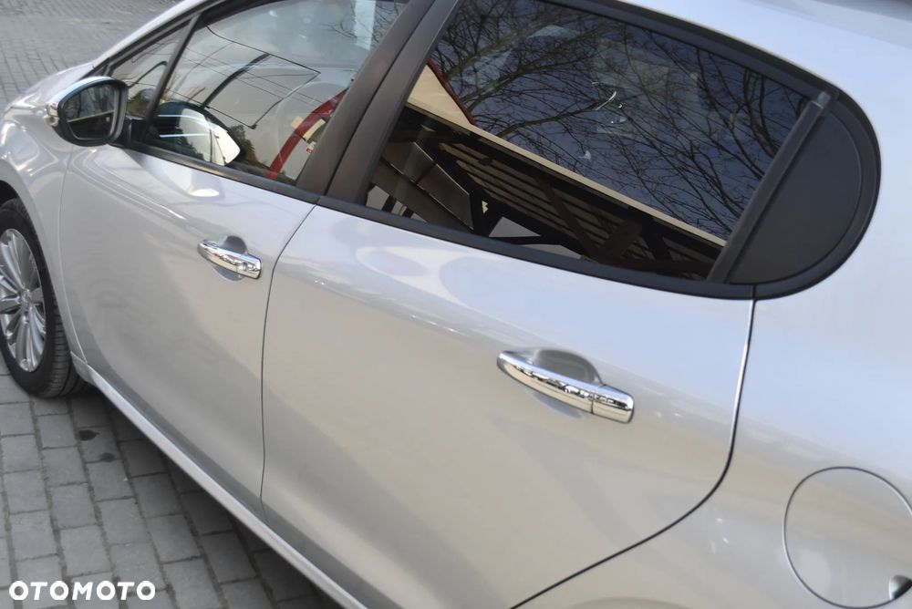 Peugeot 208 - 24