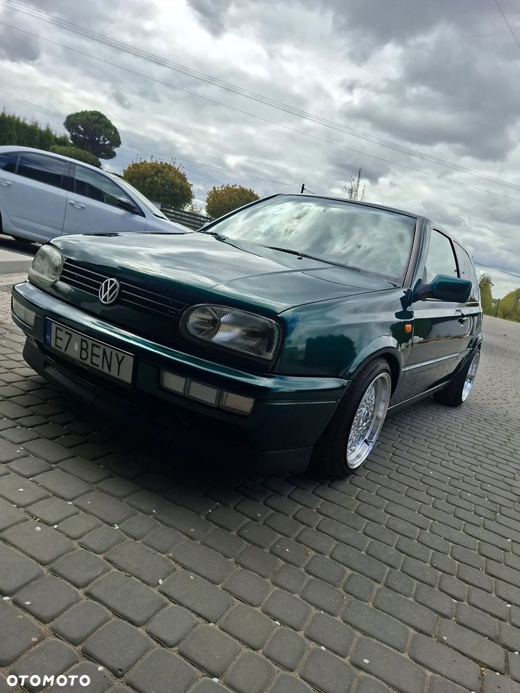 Volkswagen Golf - 1