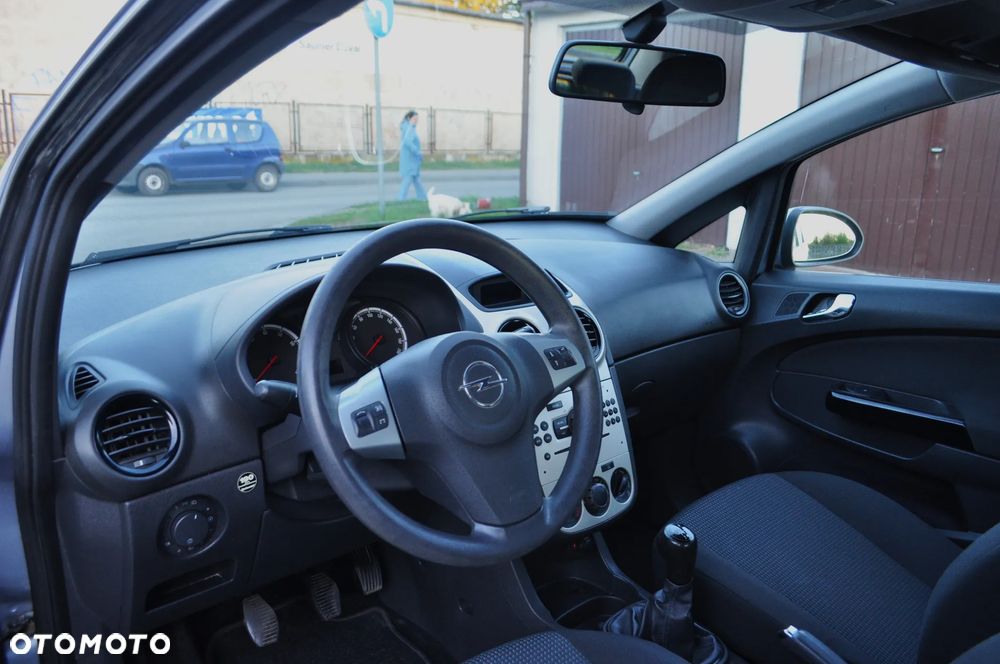 Opel Corsa 1.2 16V Essentia - 12