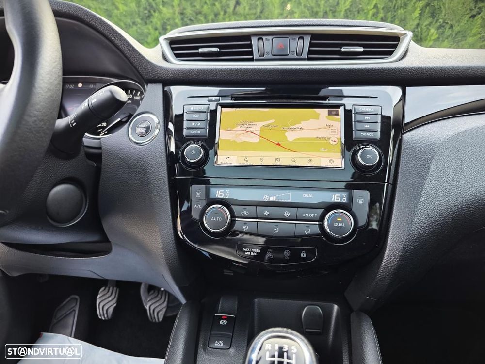 Nissan Qashqai 1.5 dCi N-Connecta J18 - 24