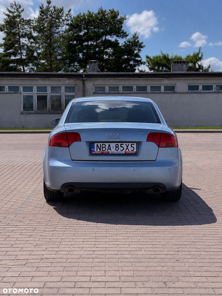 Audi A4 Limousine - 3