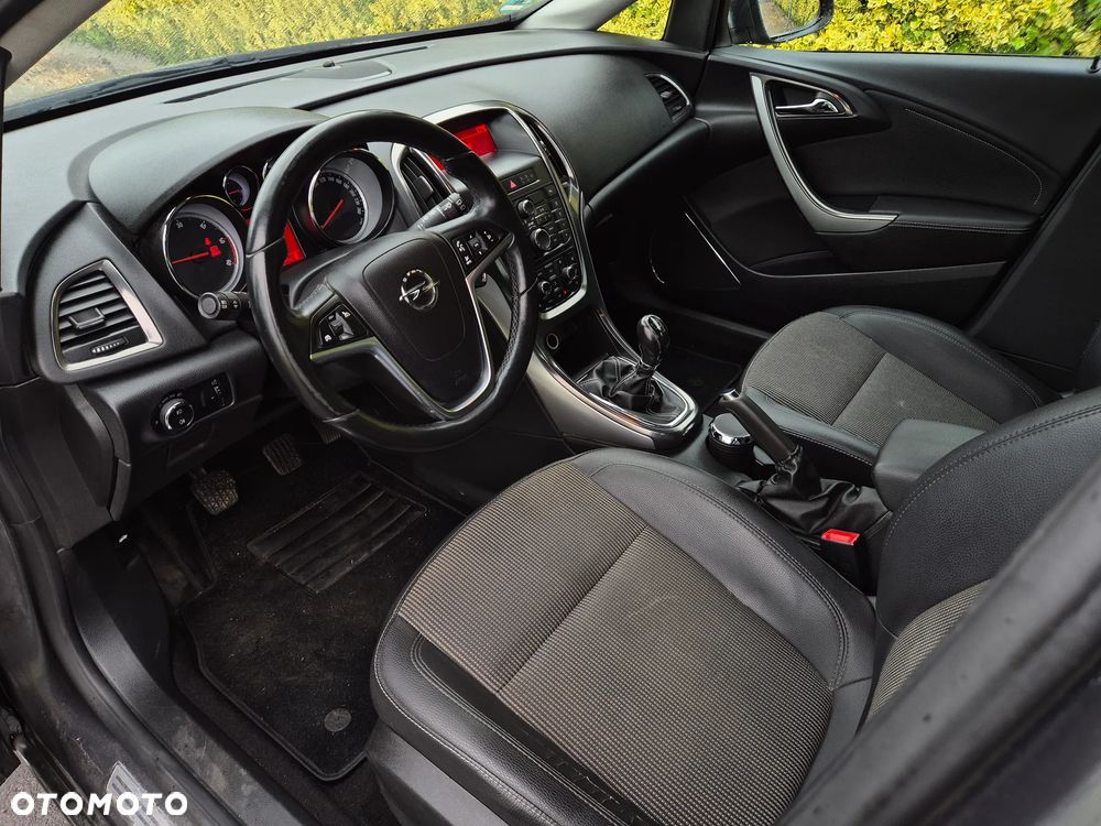 Opel Astra 2.0 CDTI Exklusiv - 11