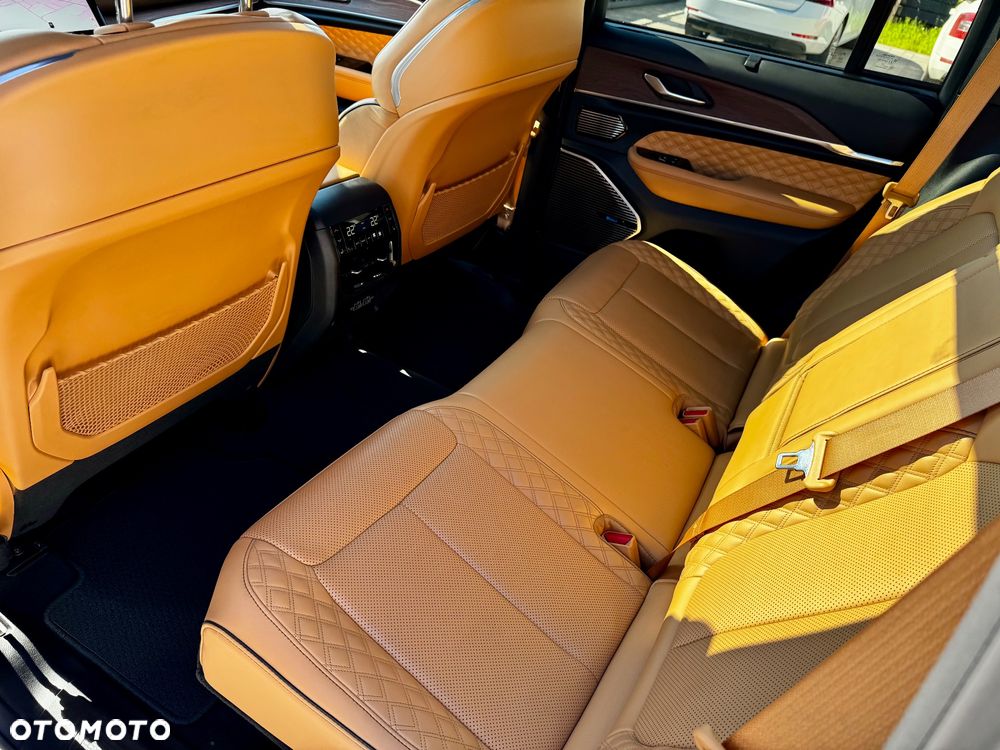 Jeep Grand Cherokee - 26