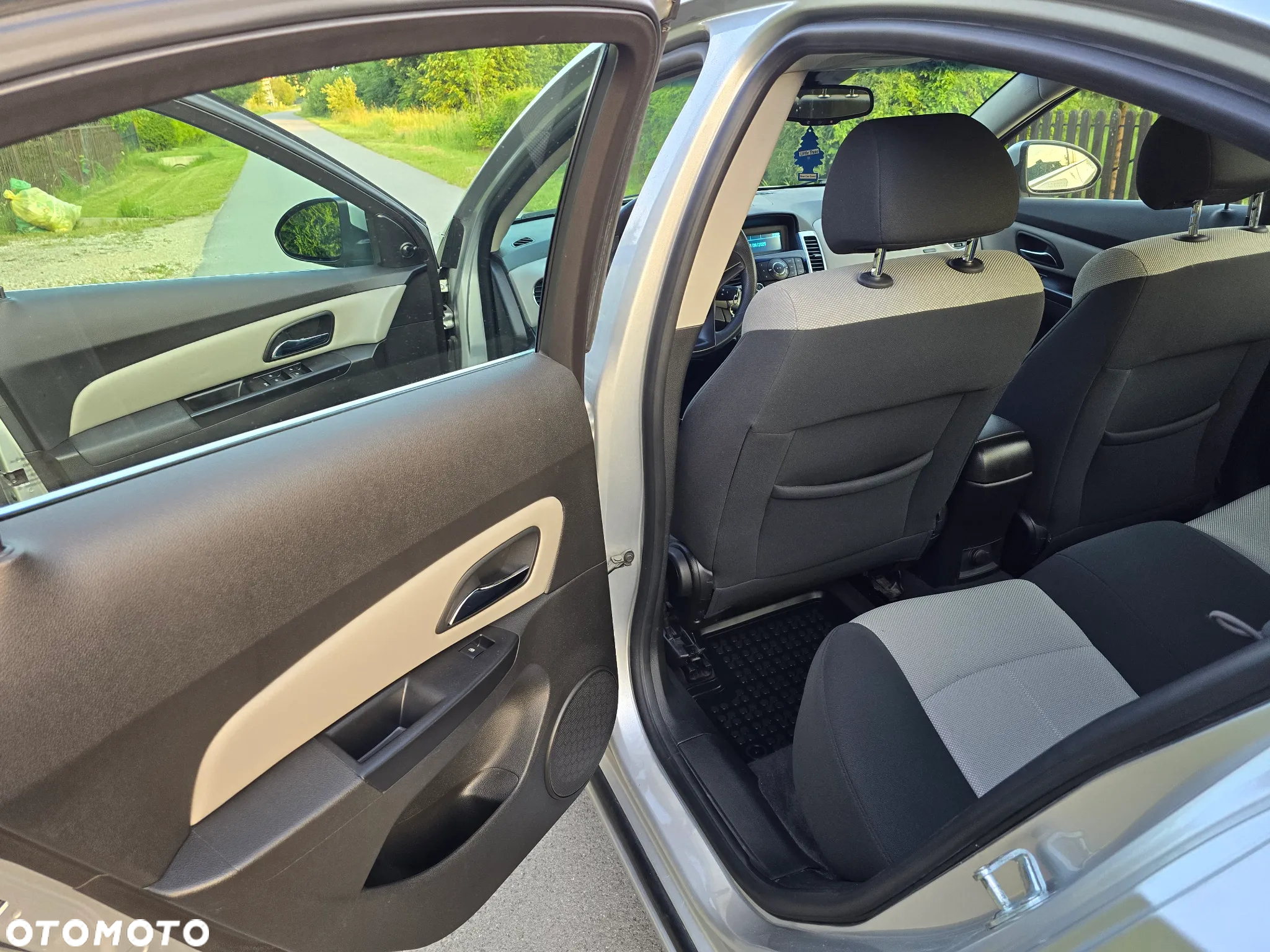 Chevrolet Cruze 1.8 LS+ - 32