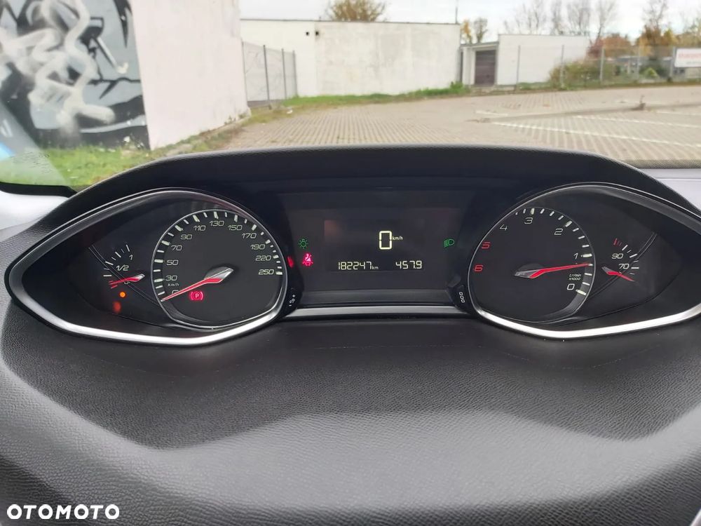 Peugeot 308 1.6 e-HDi Allure S&S - 26