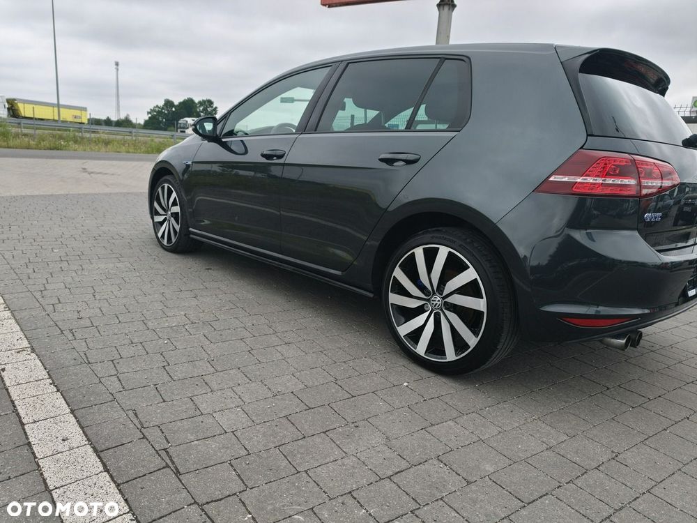 Volkswagen Golf - 16