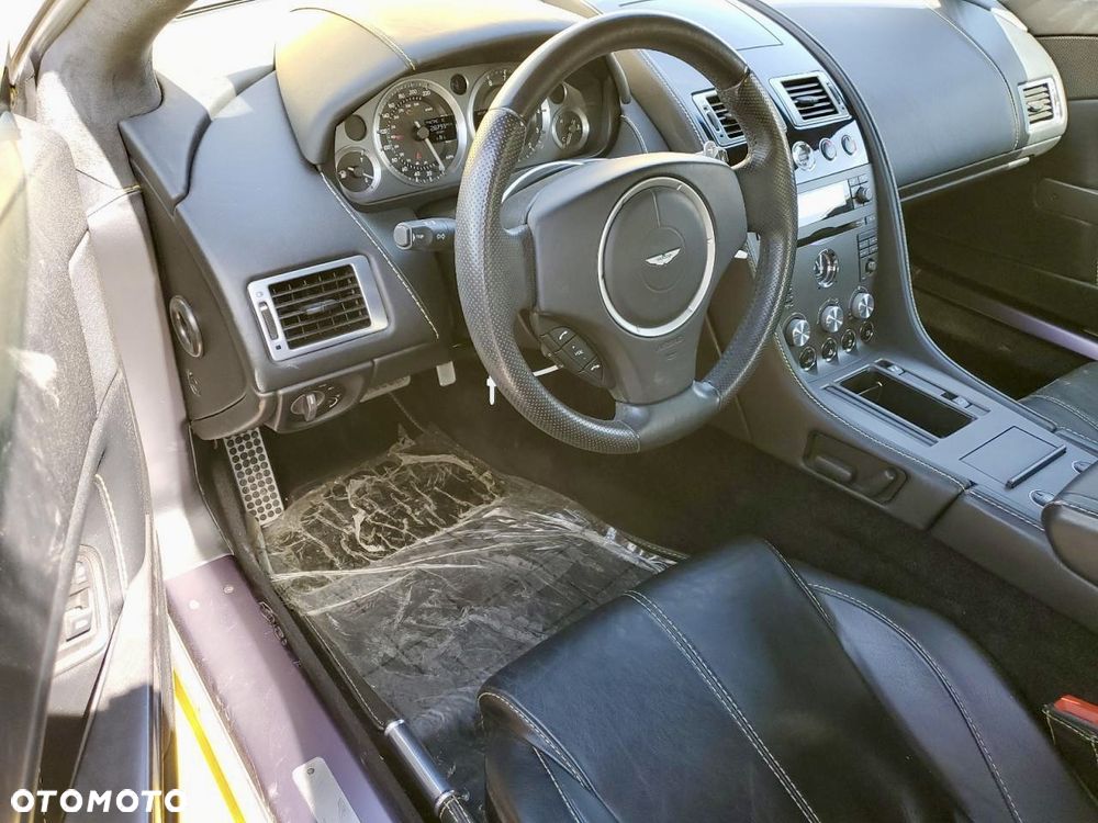 Aston Martin V8 Vantage - 9