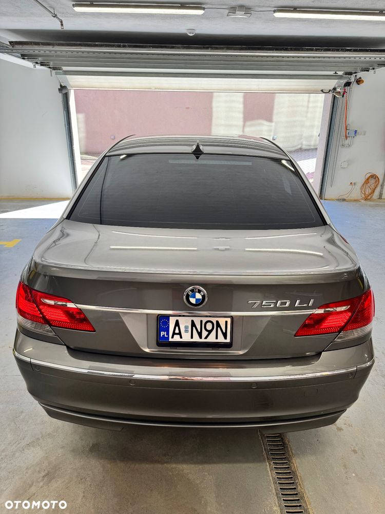 BMW Seria 7 750Li - 10