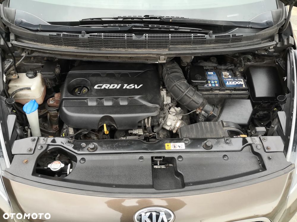 Kia Carens 1.7 CRDi 136 Dream Team Edition - 35