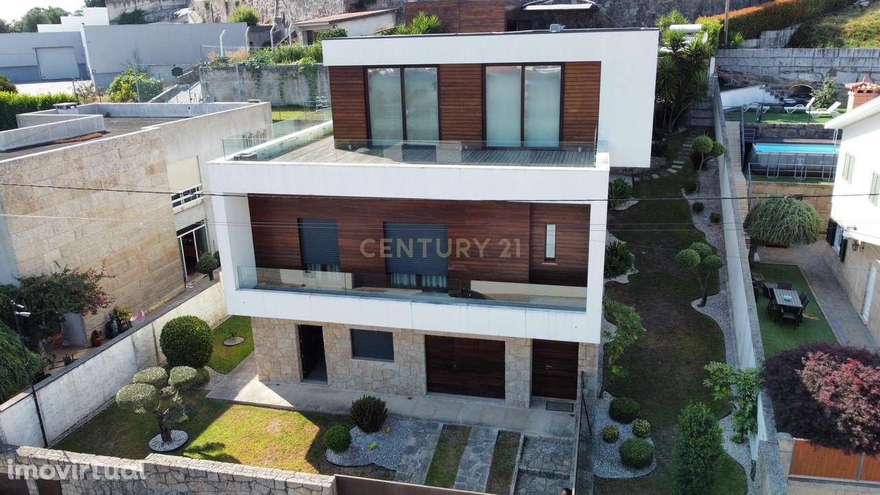 Moradia de Luxo com Vistas Panorâmicas em Lordelo, Guimarães - Grande imagem: 4/46