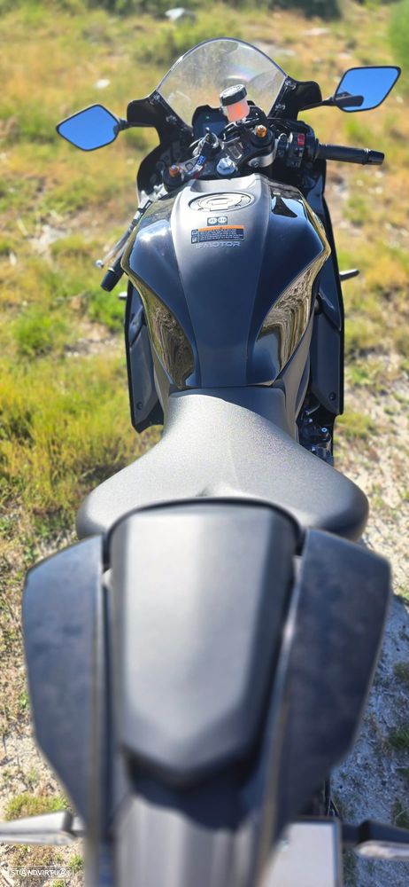 Yamaha R - 7