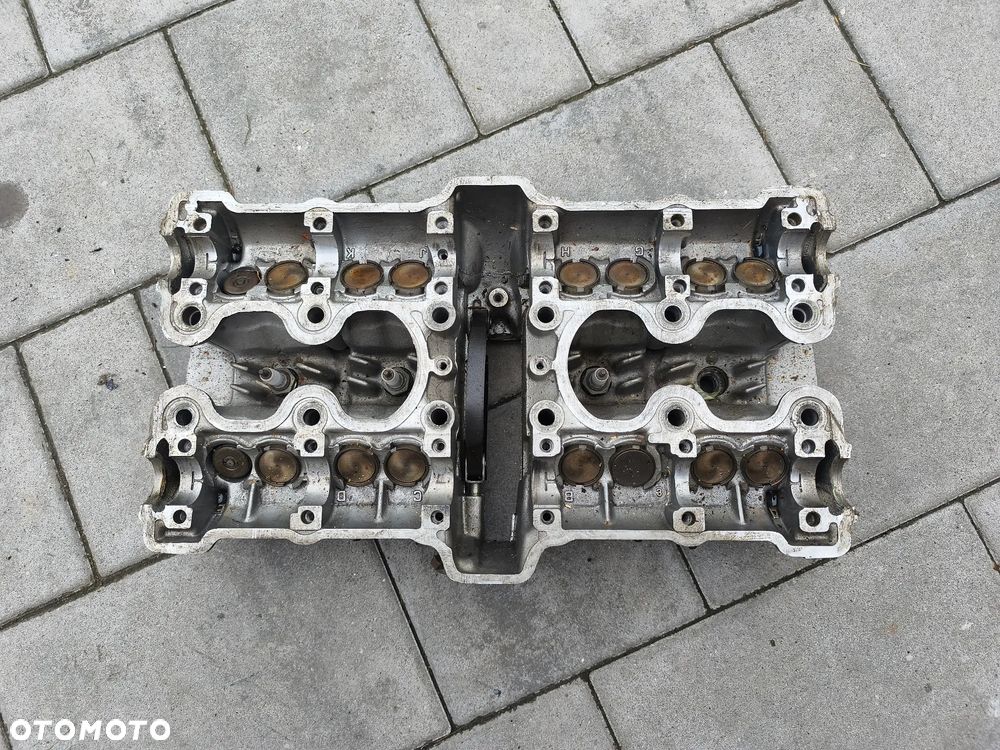 Głowica, zawory Honda CB 750 Boldor - 1