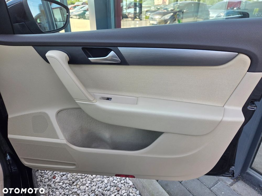 Volkswagen Passat 2.0 TDI 4Motion BlueMotion Technol Business Edition - 16