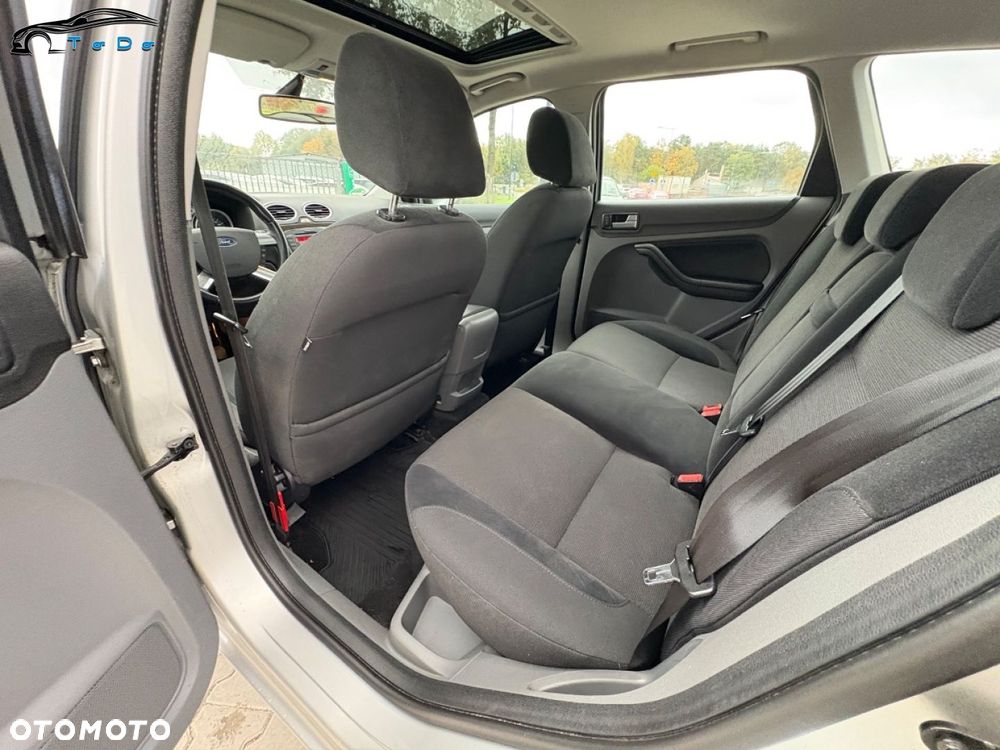 Ford Focus 1.8 FF Ghia - 21