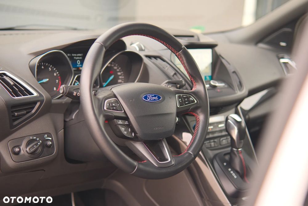 Ford Kuga - 37