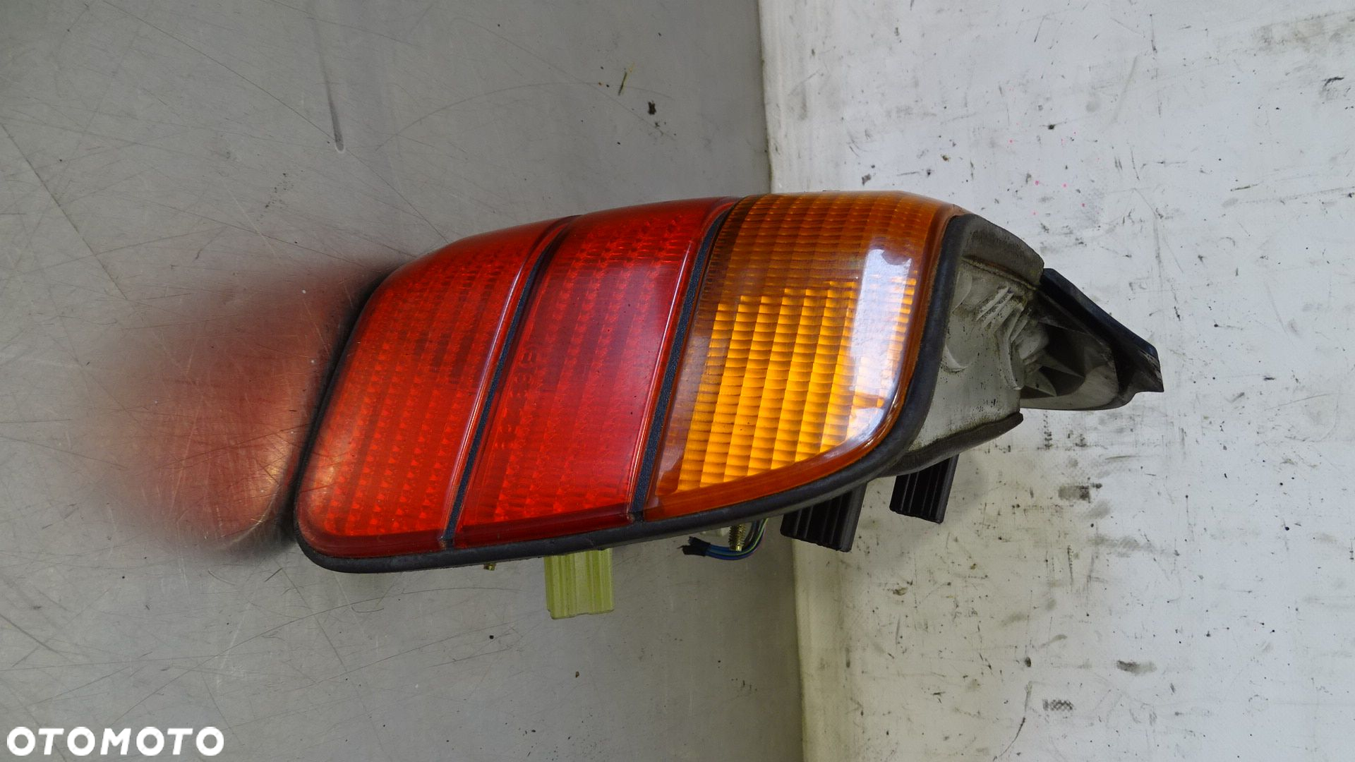 LAMPA PRAWA TYLNA BMW E36 1.8 - 2