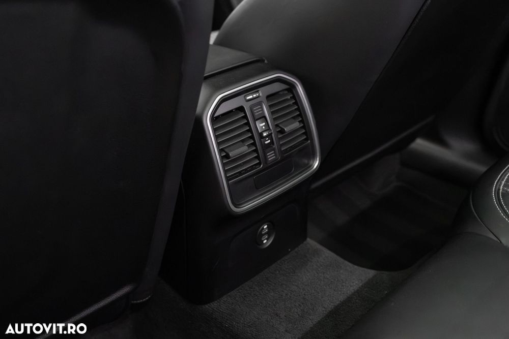 Porsche Macan - 31