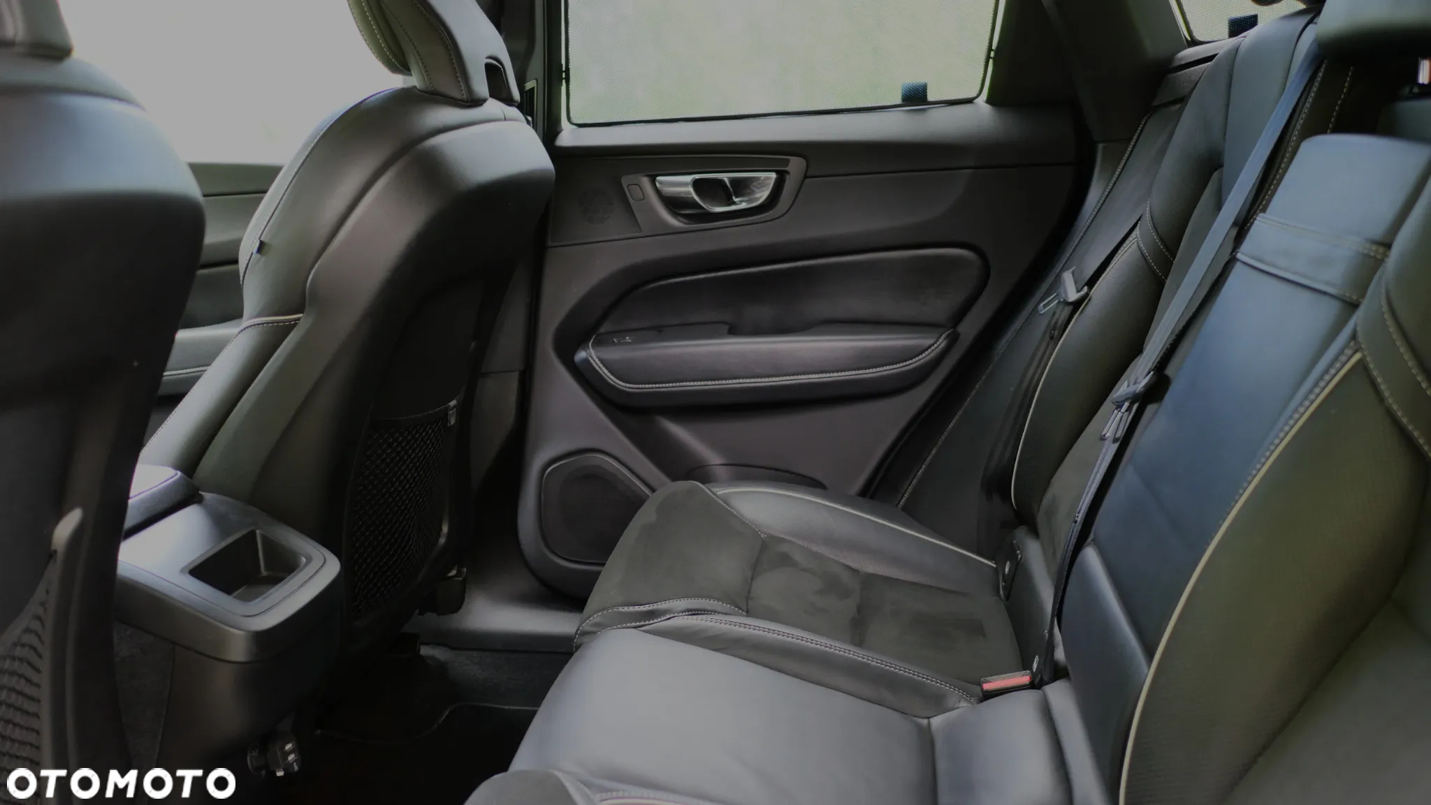 Volvo XC 60 D4 AWD R-Design - 12