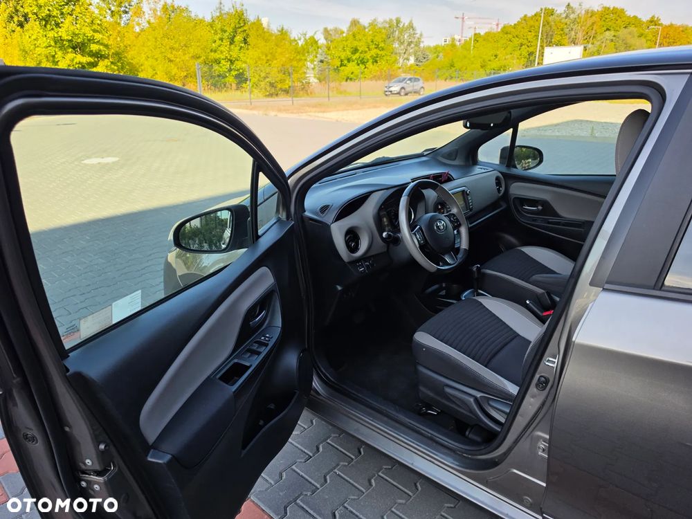 Toyota Yaris Hybrid 100 Selection Pure - 9
