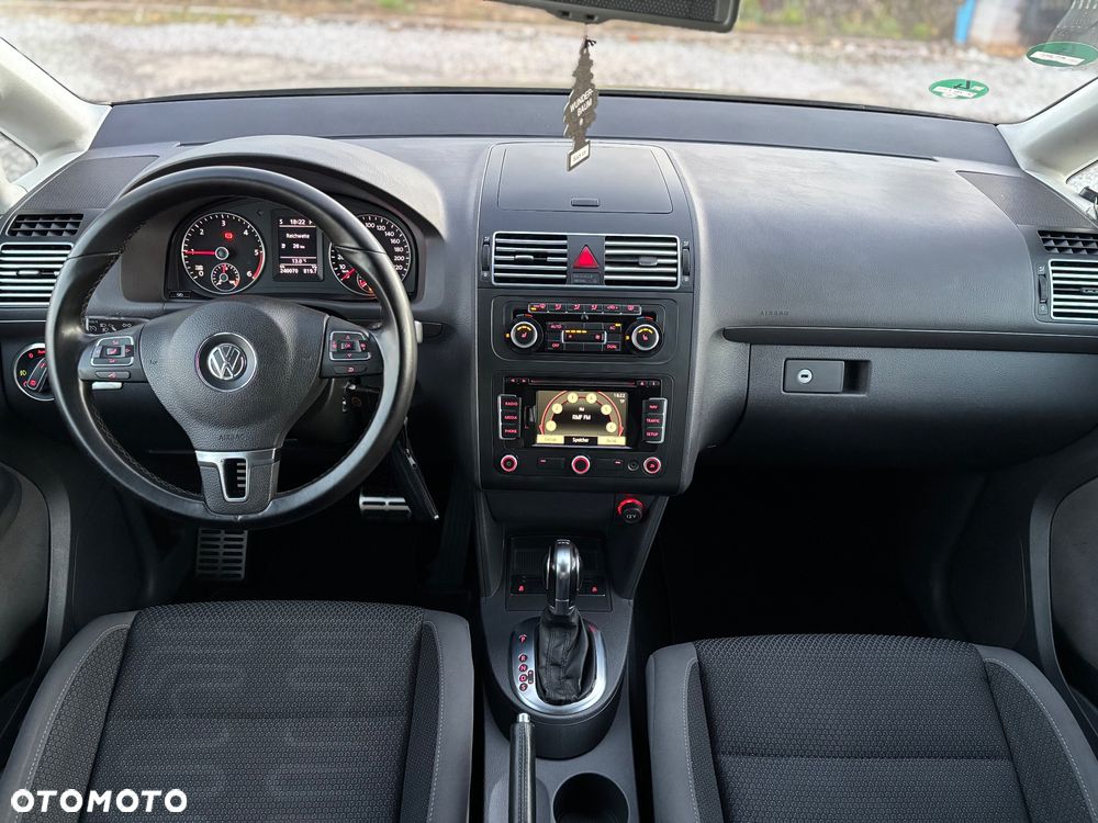 Volkswagen Touran - 13