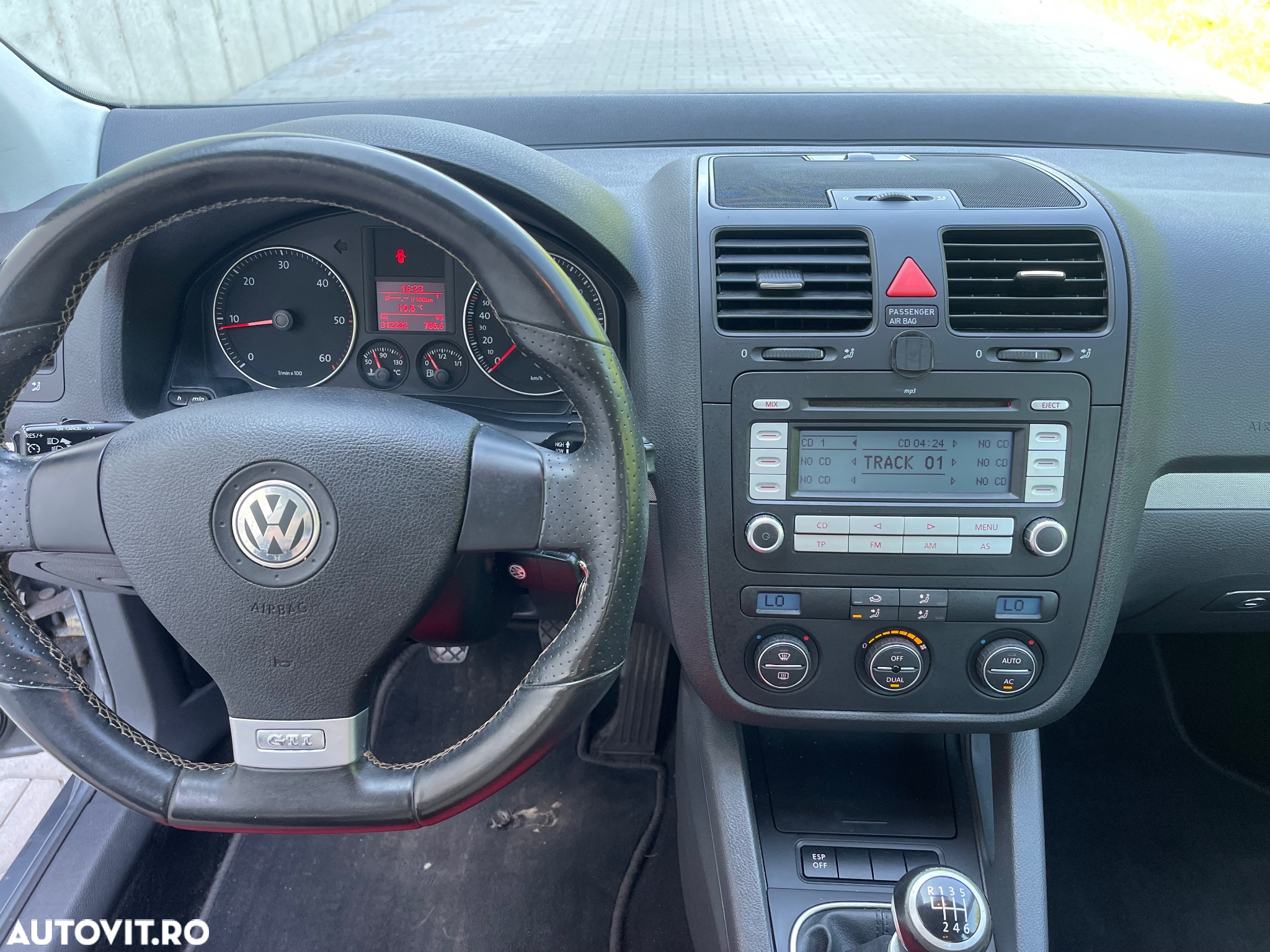 Volkswagen Golf 2.0 TDI Comfortline - 11