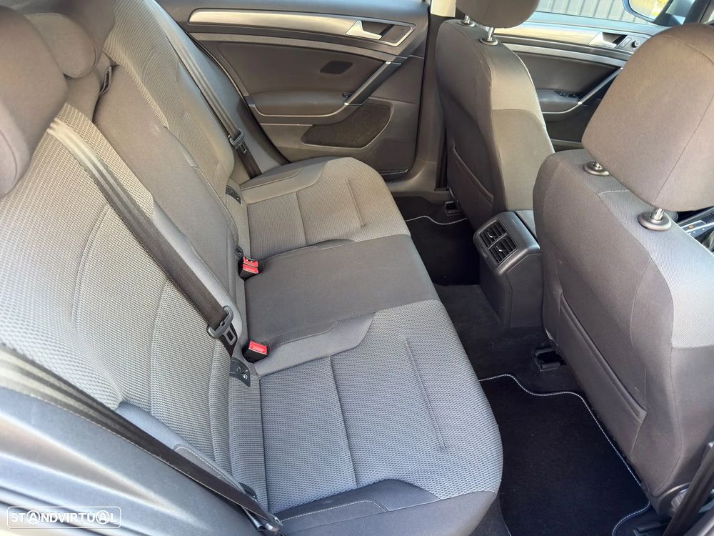 VW Golf 1.6 TDI Confortline DSG - 13