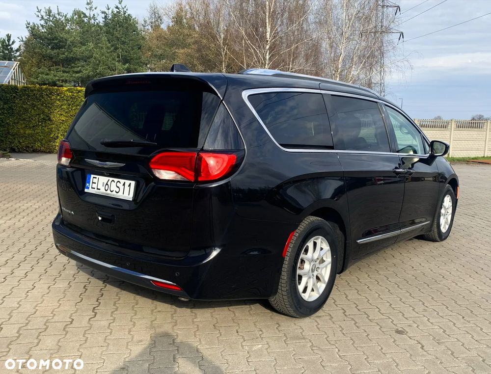 Chrysler Pacifica - 12