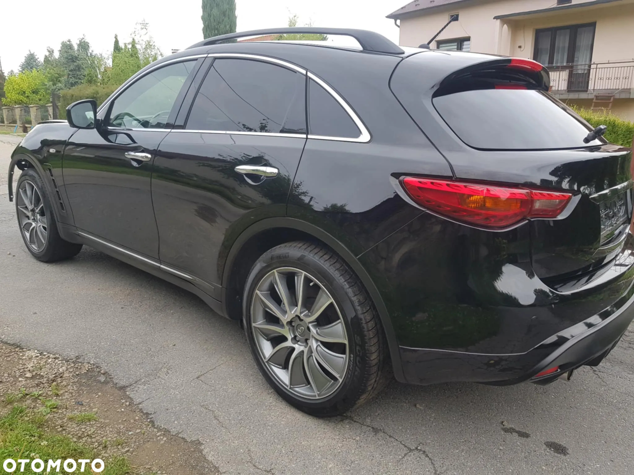 Infiniti QX70 - 32