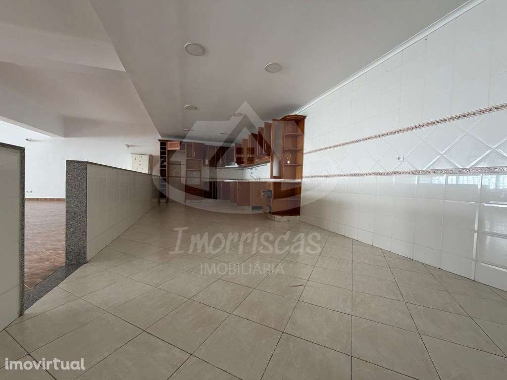 Moradia com 2 armazéns na Portela da Azóia, Santa Iria de Azóia - Grande imagem: 4/23