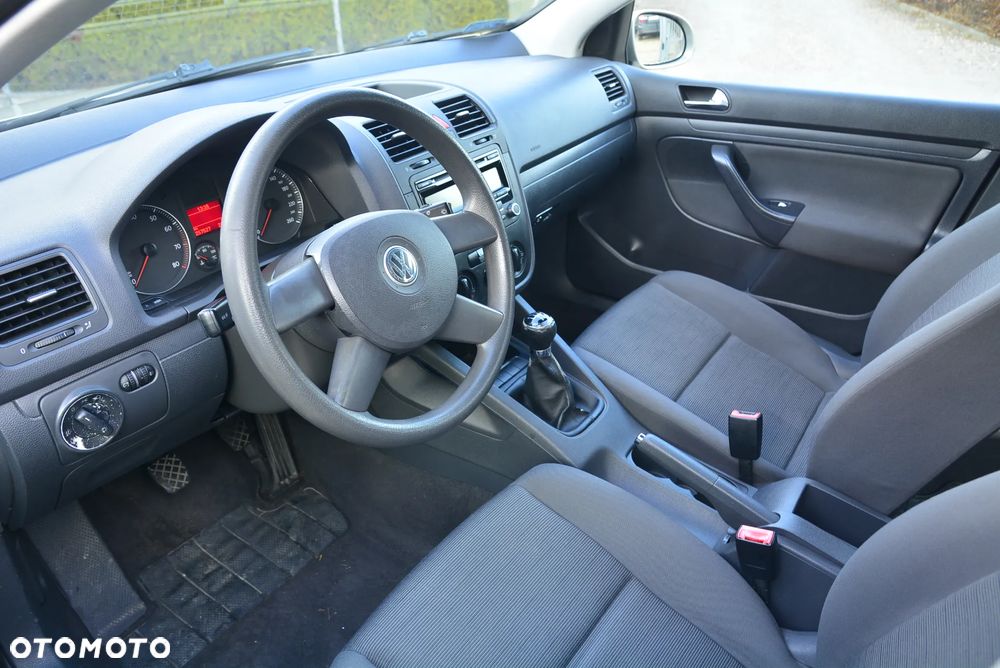 Volkswagen Golf 1.6 FSI Trendline - 11