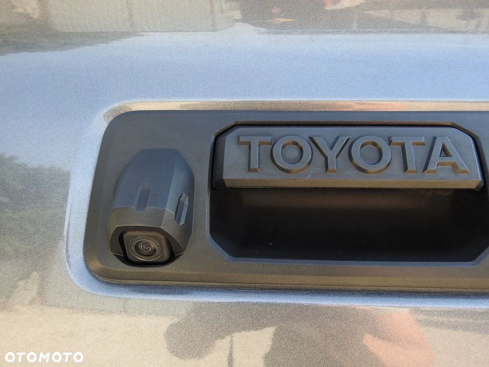 Toyota Tacoma - 17