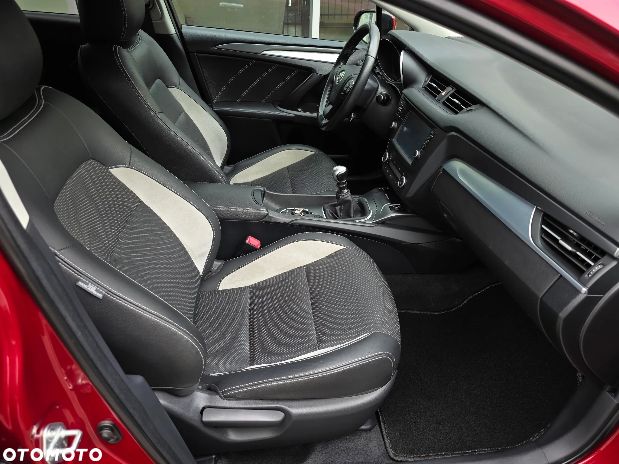 Toyota Avensis 1.8 Prestige - 27
