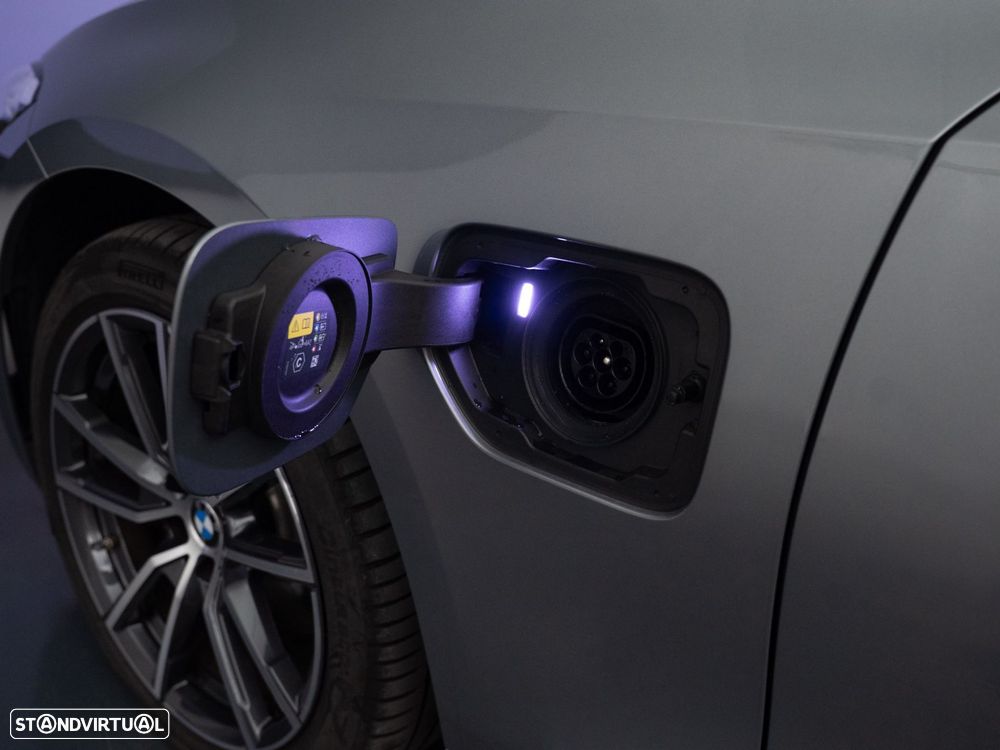 BMW 330 e Auto - 11