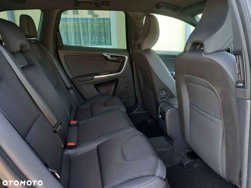 Volvo XC 60 D4 Drive-E Momentum - 24