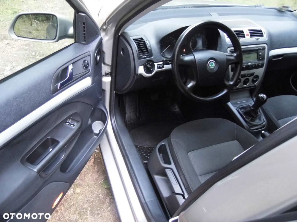 Skoda Octavia 1.6 Team Edition - 32