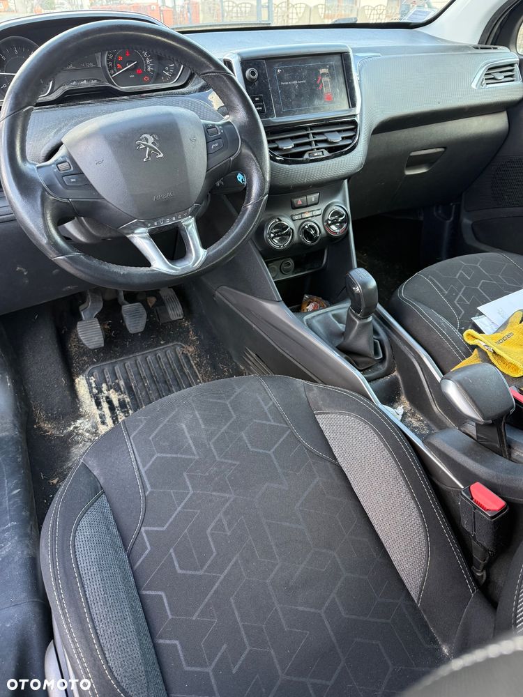 Peugeot 2008 BlueHDi 100 STOP & START Signature - 14