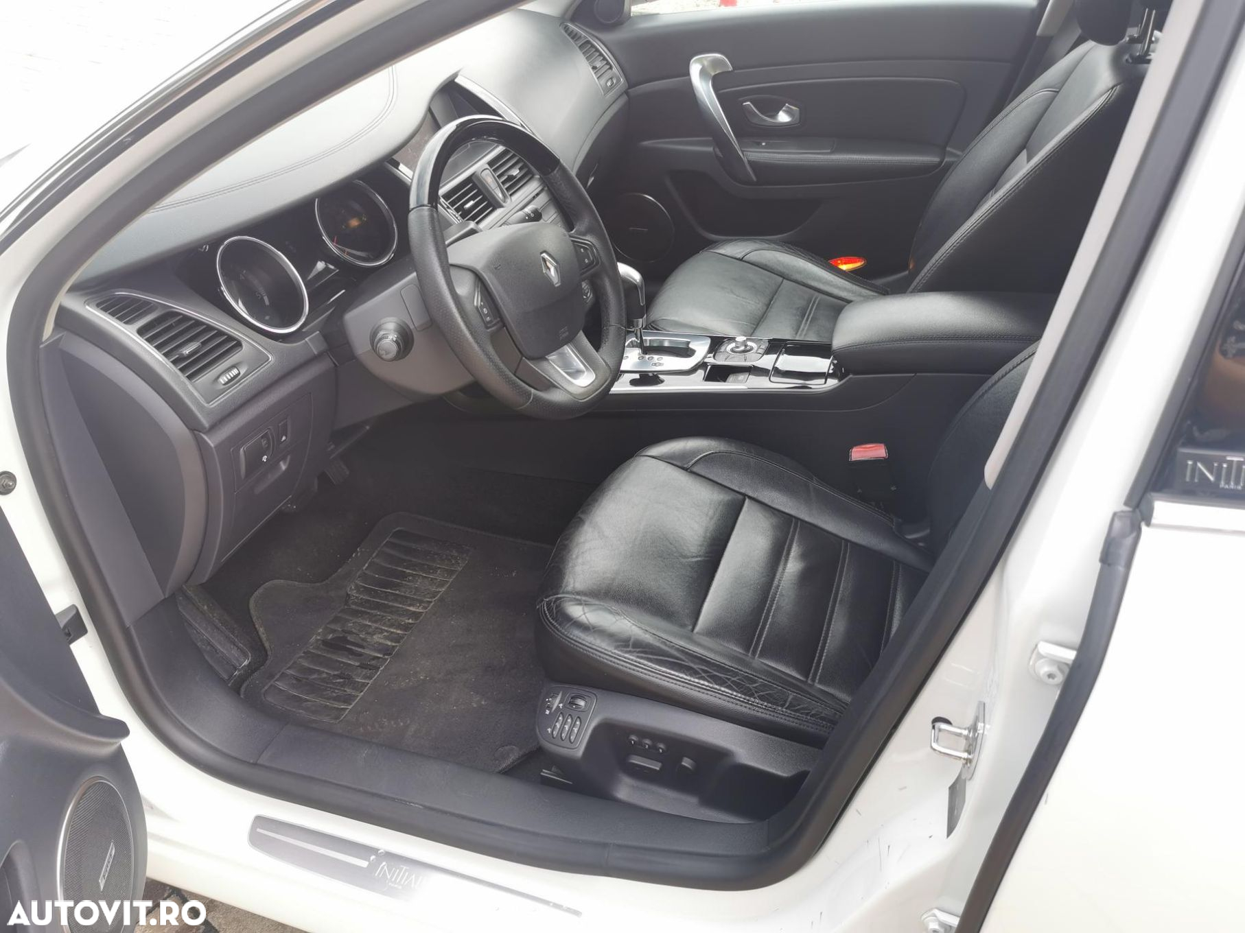 Renault Latitude 2.0 dCi Initiale Aut. - 8