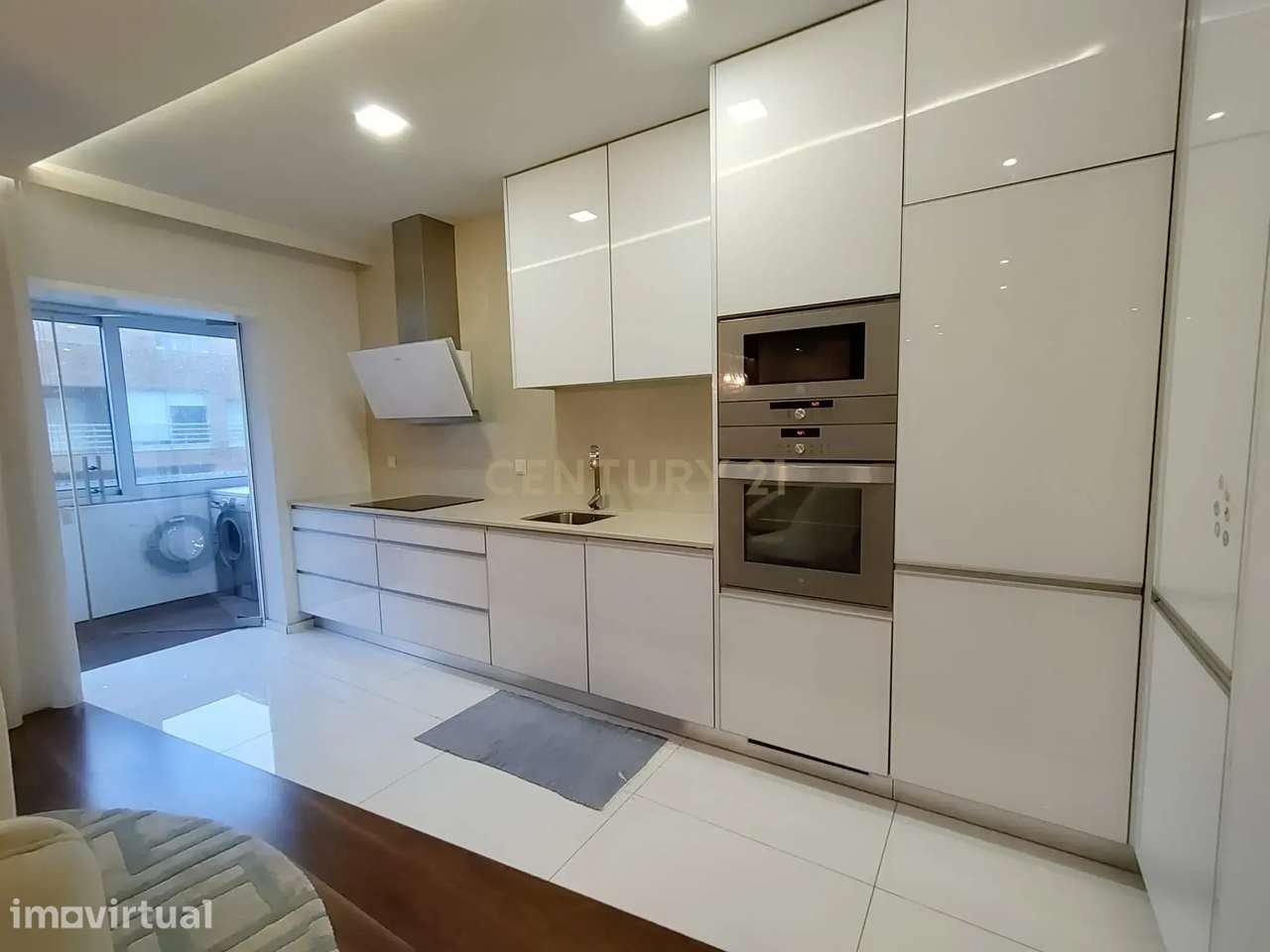Arrendamento Temporário - Apartamento T2 na 1ª linha de mar na Av.ª do - Grande imagem: 2/29