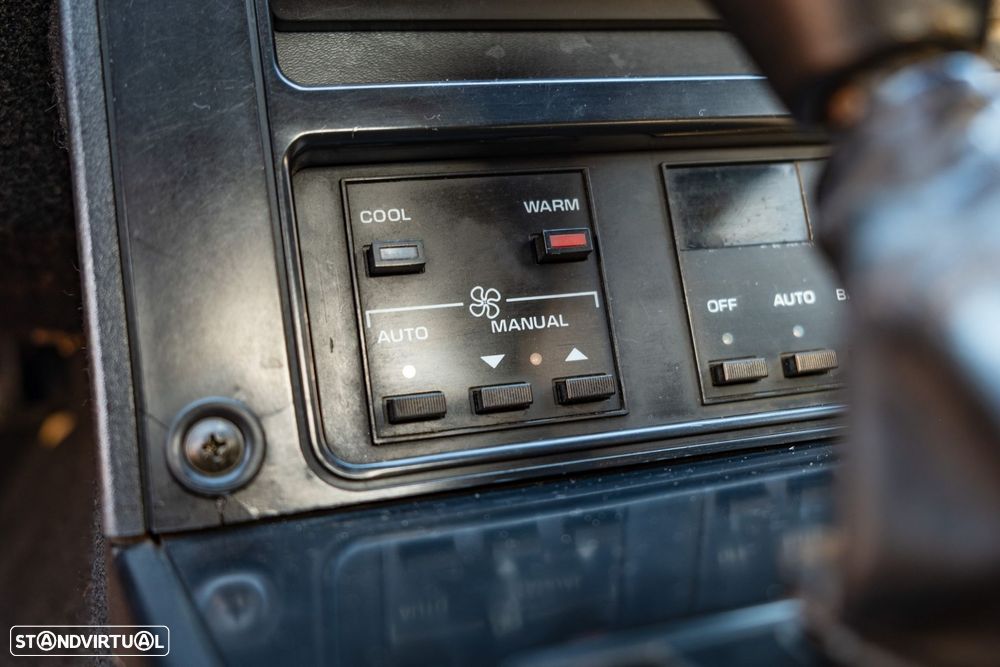 Chevrolet Corvette - 24