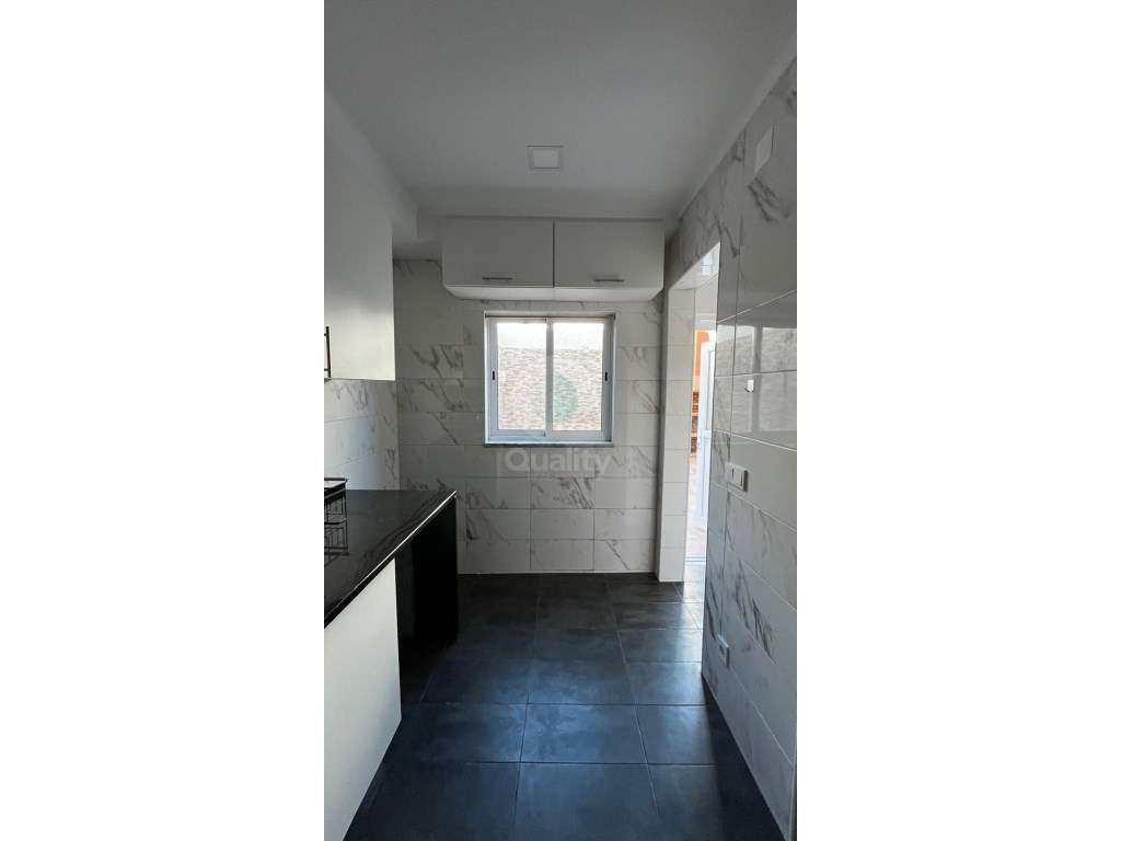 Apartamento T1+1 R/C com Logradouro e Churrasqueira - Grande imagem: 4/23