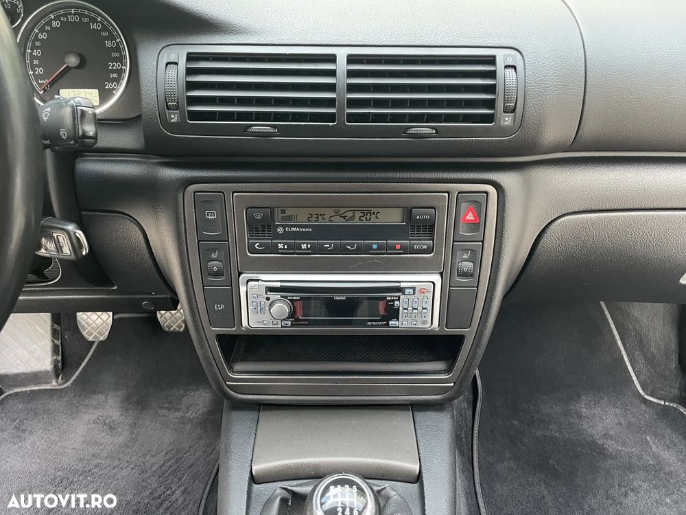 Volkswagen Passat 1.9 TDI Highline - 20